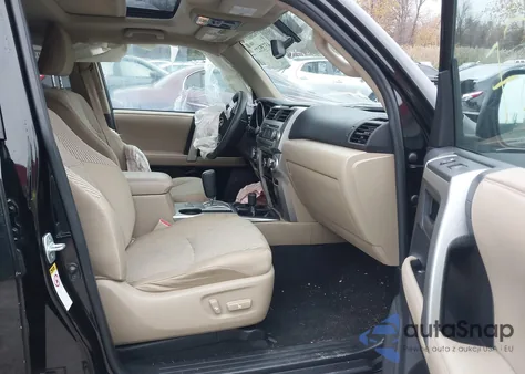 2011 Toyota 4Runner Sr5 V6 z USA, uszkodzony, nr VIN JTEBU5JR0B5047361